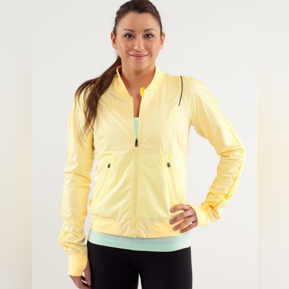 Lululemon Run: Two To Make It True Jacket in Mellow Lemon / Burning Yellow - Picture 2 of 6